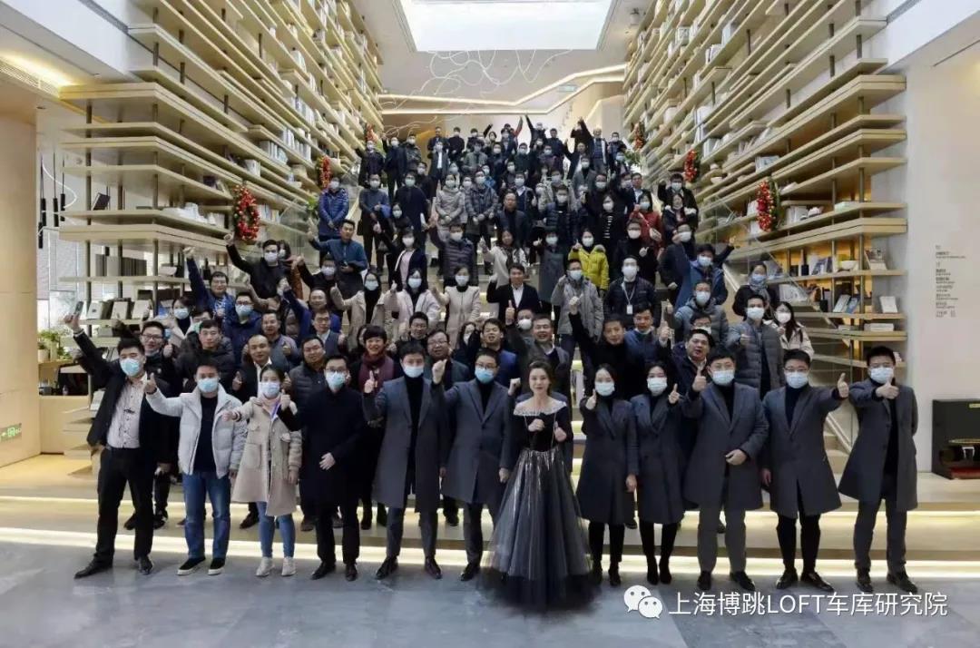 昭通全国一百多人在华侨城汉口道6号参观研讨LOFT专利车库技术！